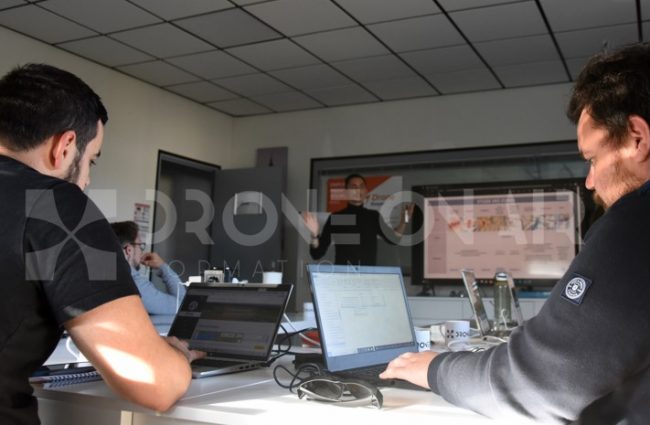 formation Catt drone