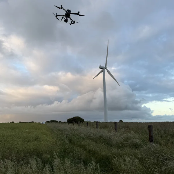 Inspection d'éolienne par drone exercice pratique de formation